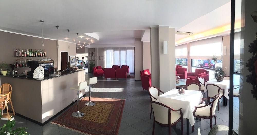 פינאלה ליגורה Hotel Internazionale מראה חיצוני תמונה